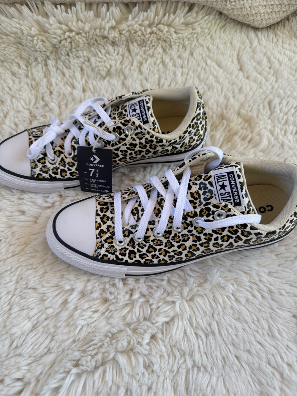 Converse Leopard Print Low Top Sneakers Unisex wo’s 9.5 Men’s 7.5 - Picture 2 of 7